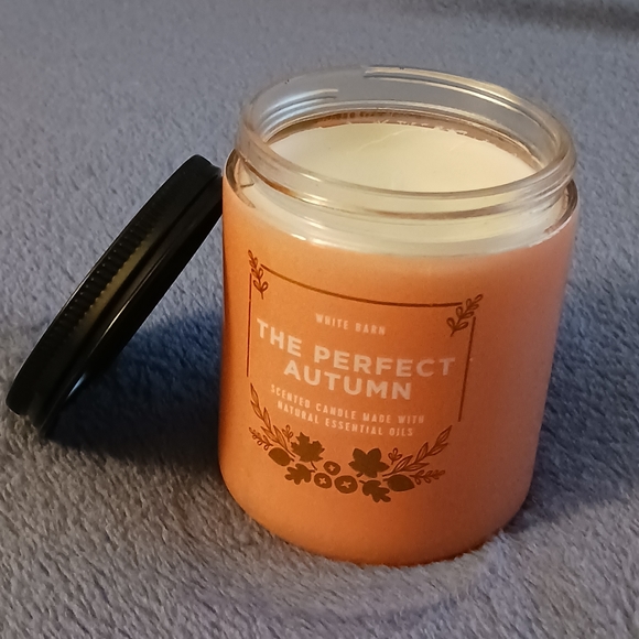 NEW | BATH And BODY WORKS SINGLE WICK CANDLE - Picture 2 of 6